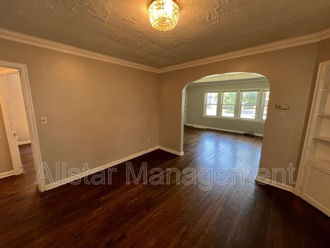 Building Photo - 1533 Genesee Rd