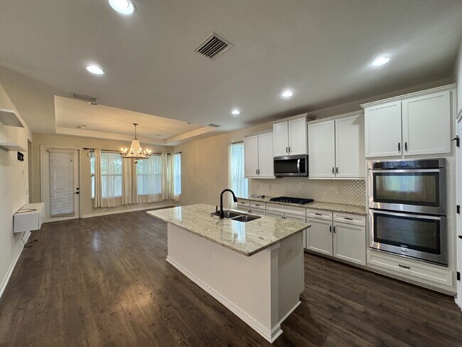 Building Photo - Apply now gets 15-Days rent for FREE!  3-Bed Home plus a Office room with Granite Touches & Spaci...