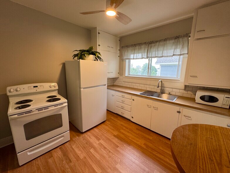 Unit 2 kitchen - 209 N William St