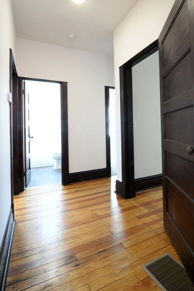 Building Photo - 3449 Iowa Ave