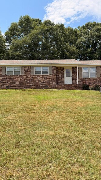 Building Photo - 111 Hunter Dr