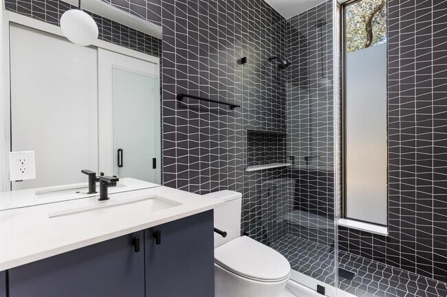 Building Photo - 1603 Chelsea Ln