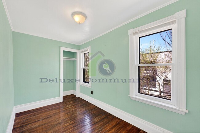 Building Photo - 410 Eastern Ave SE