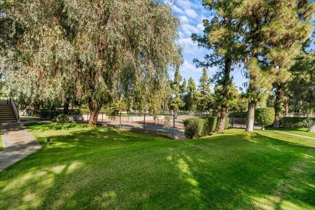 Building Photo - 2860 N Los Felices Rd