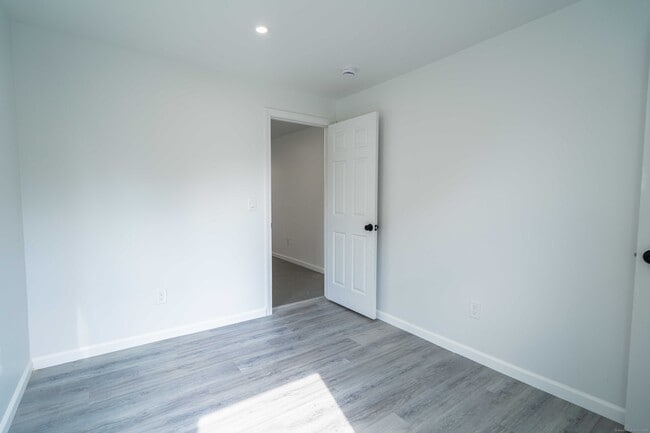 Building Photo - 187 Hillside Ave