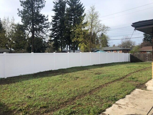 Building Photo - Beautiful Northside 3 Bedroom 2.5 Bath near the Indian Trail!