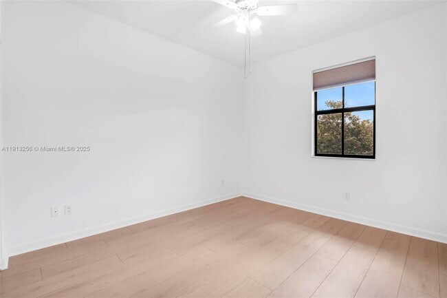 Building Photo - 9583 Town Parc Cir N