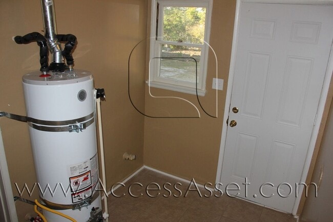 Building Photo - Charming 1 Bed/1 Bath Bottom Unit In The H...