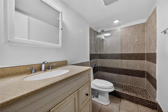 Building Photo - 625 Antioch Ave