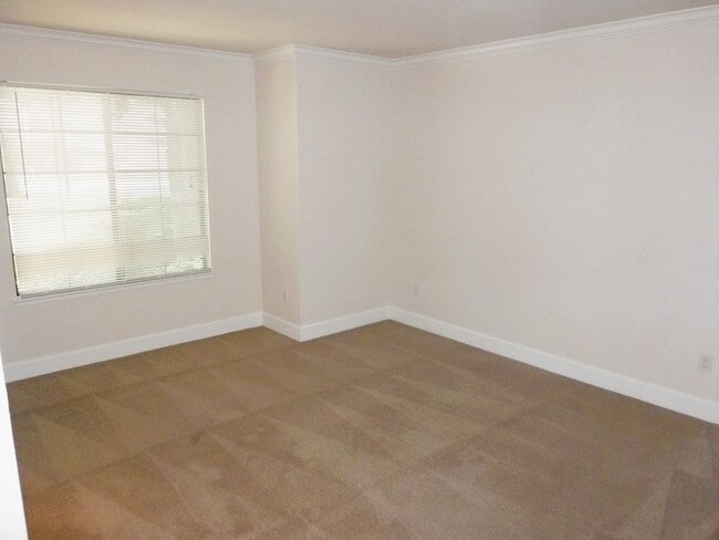 Building Photo - San Ramon Condo in Gated Community w/ Wash...