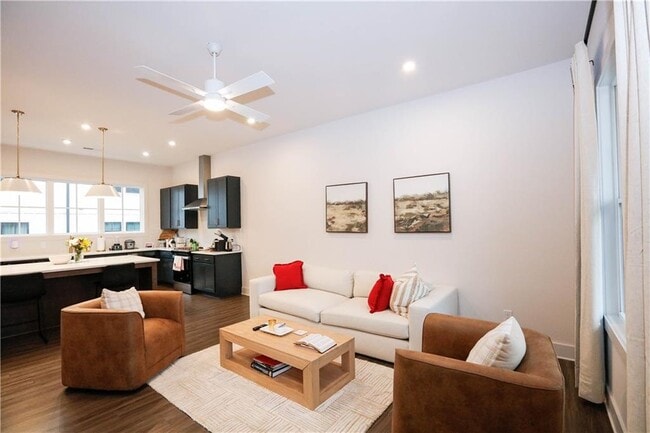 Building Photo - 1305 Breezy St SE