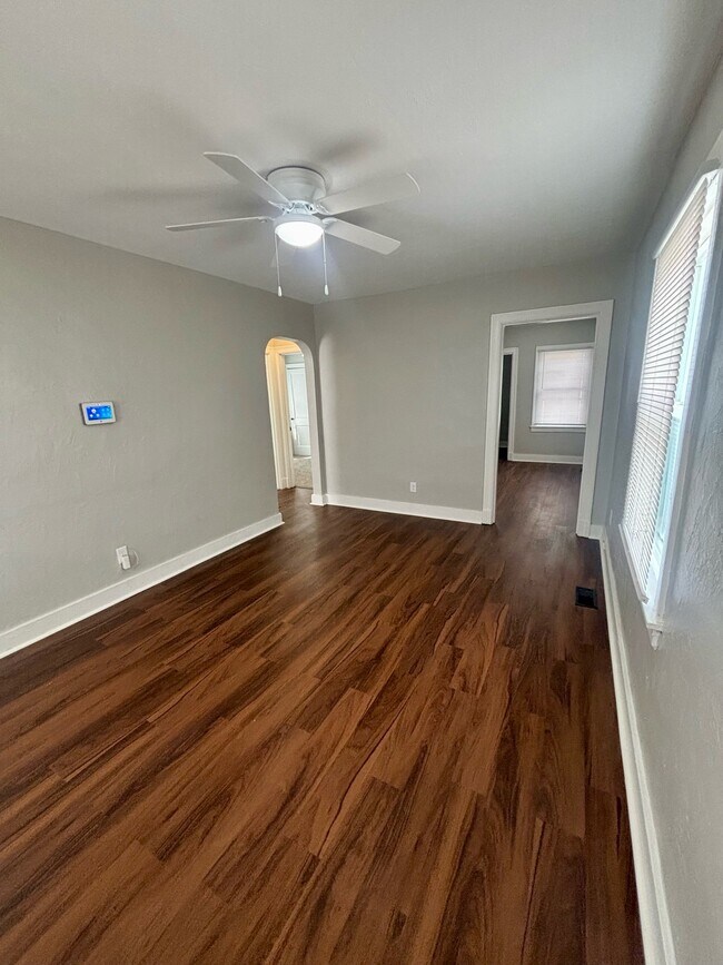 Building Photo - 1547 Longfield Ave