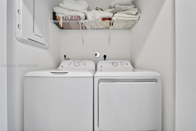 Building Photo - 4349 Veleiros Ave