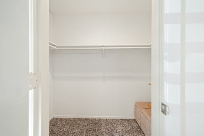 Building Photo - 2 bedroom Condo