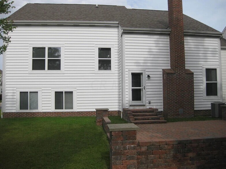 Building Photo - 5737 Sugarwood Dr