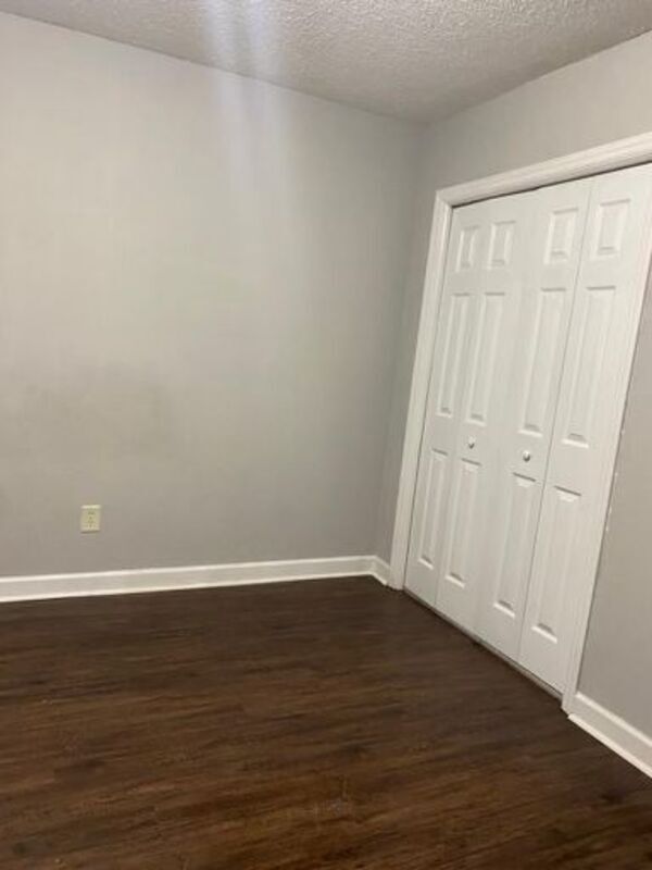 Building Photo - 1326 Maple St