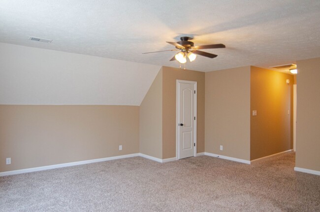 Building Photo - Pet Friendly Three Bedroom with Bonus!