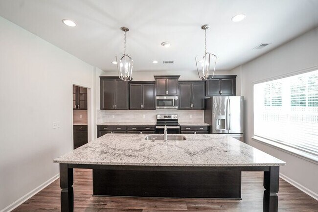 Building Photo - 3556 Castleoak Dr