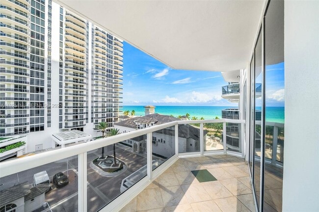 Building Photo - 4775 Collins Ave