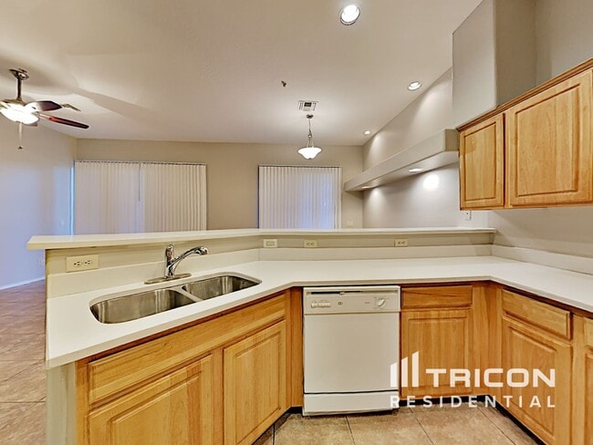 Building Photo - 7528 N 19th Ave