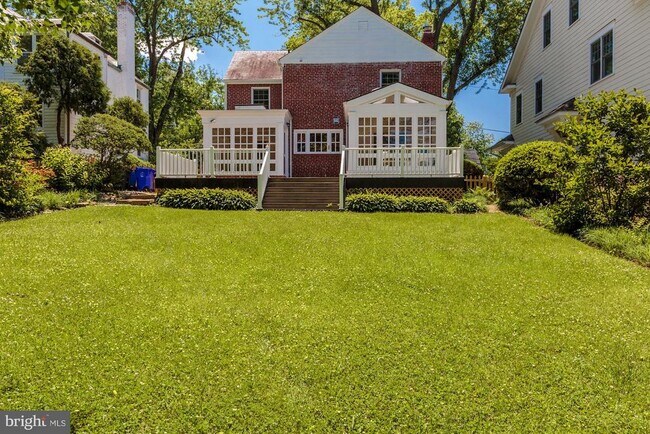Building Photo - 4811 Drummond Ave
