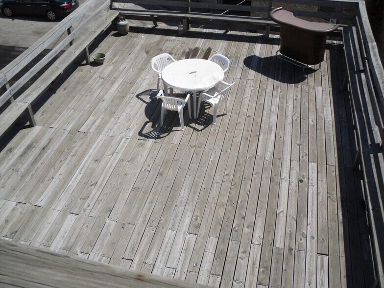 Building Photo - 2321 W Belmont Ave