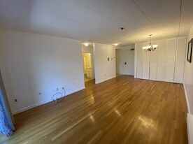 Building Photo - 179 Presidents Ln