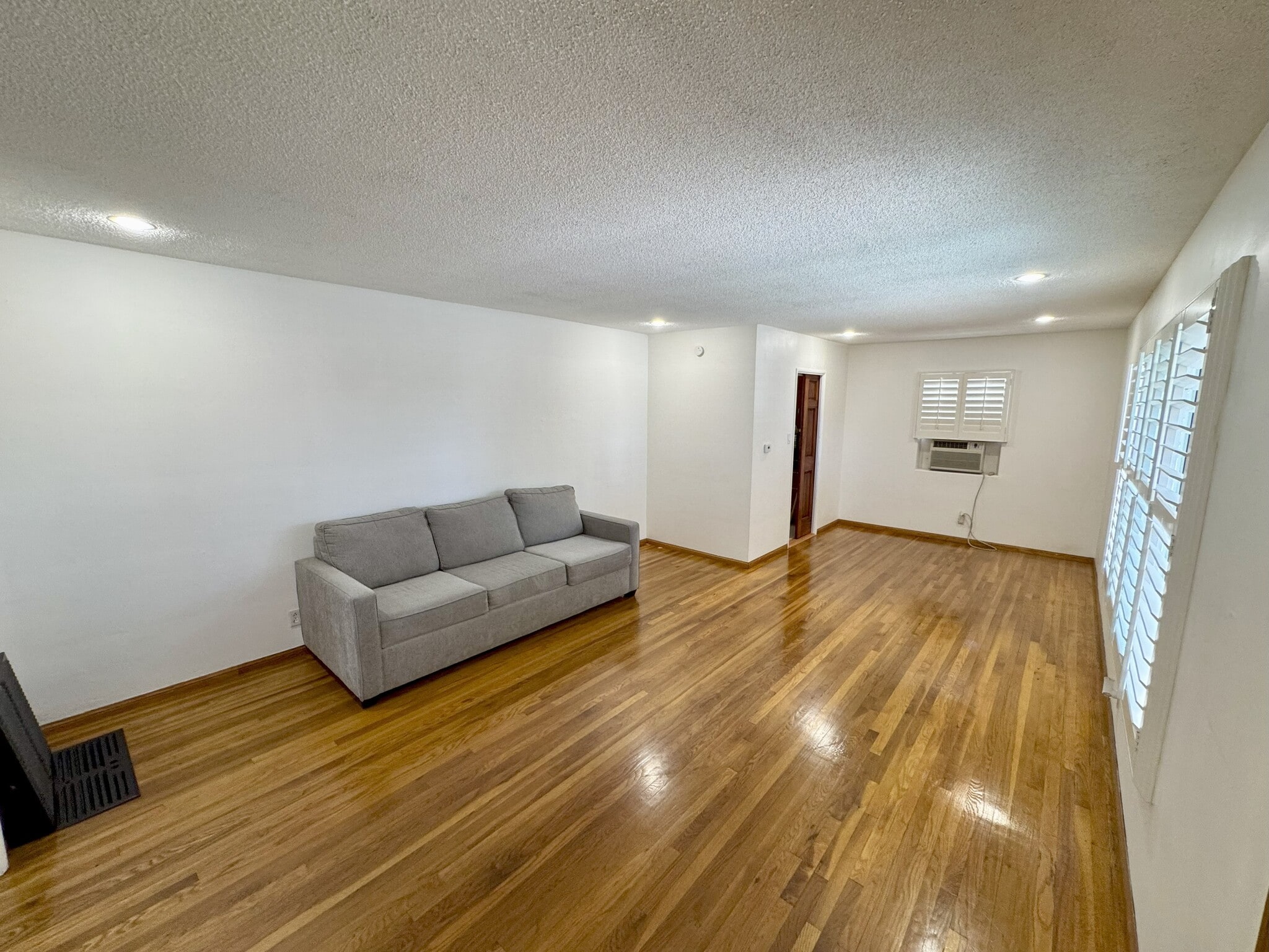 Living Room - 9548 Claymore St