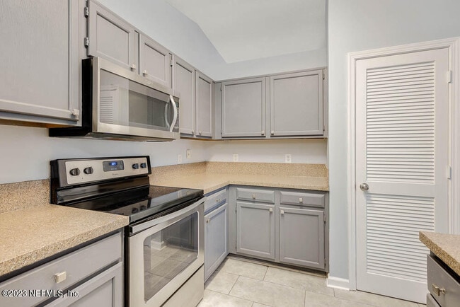 Building Photo - 3811 Autumn Leaf Ct