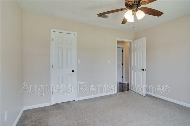 Building Photo - 141 Summerfield Cir