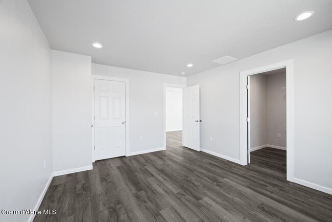 Building Photo - 2704 N Miami Ct