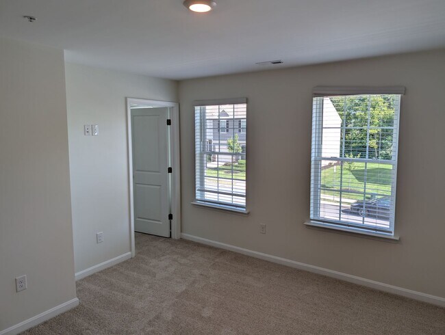Building Photo - 450 Locust Run Dr