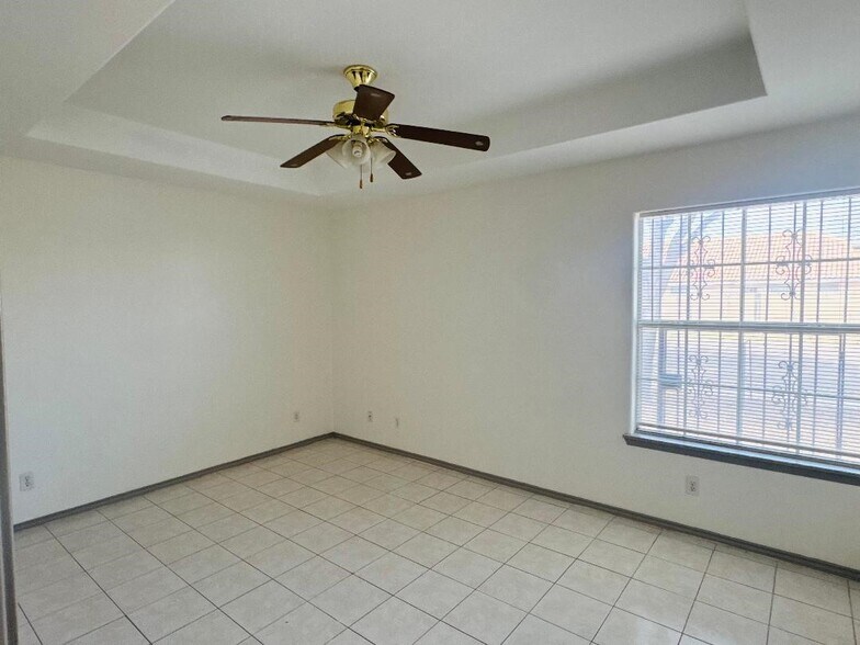 Building Photo - 4408 N 24th Ln