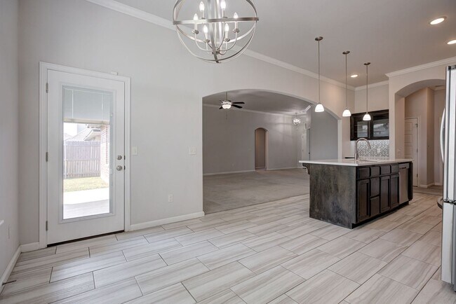 Building Photo - 2321 Norwood Dr