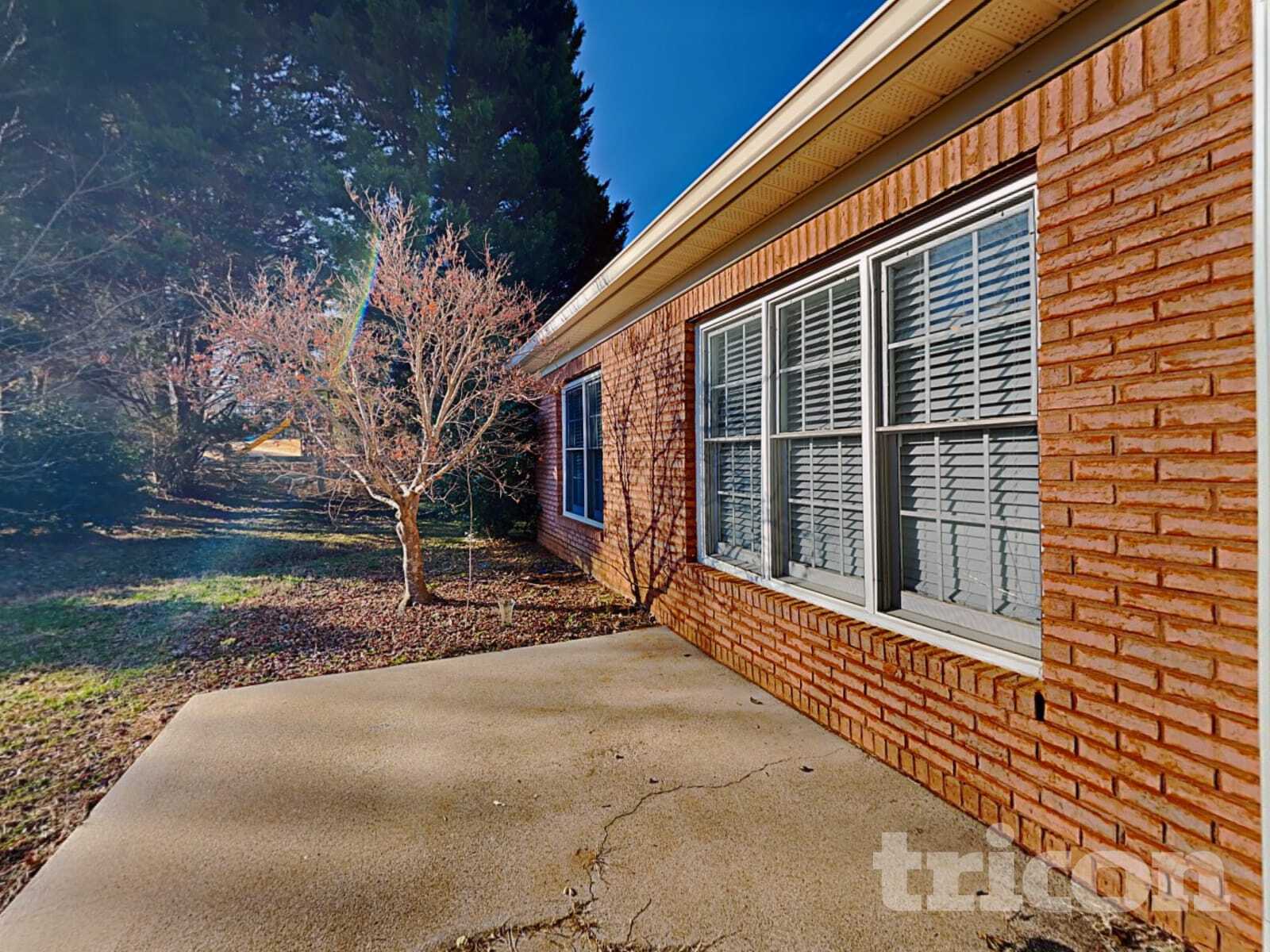 Building Photo - 160 Wisteria Way