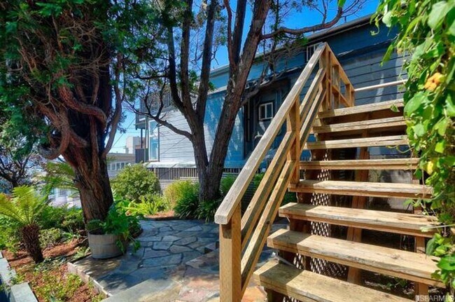Building Photo - 1053 De Haro St