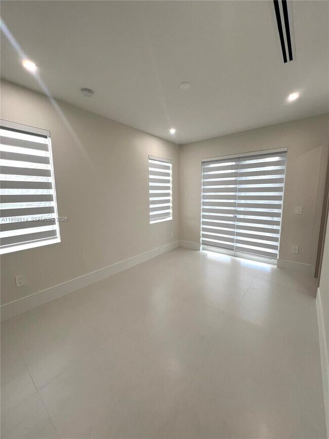 Building Photo - 7850 SW 67th Ave