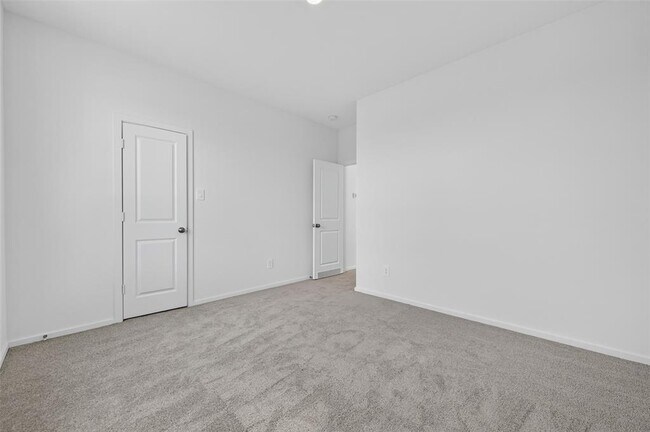 Building Photo - 32006 Medallion Oaks Trl