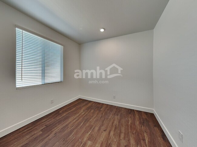 Building Photo - 17170 W Golden Ln