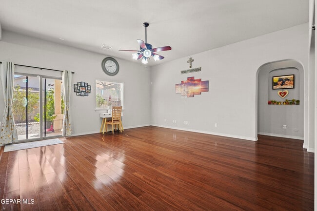 Building Photo - 14560 Meadow Lawn