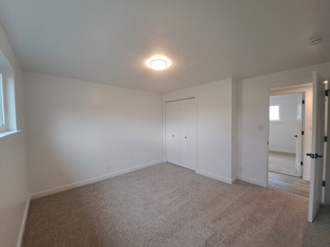 Building Photo - 445 E 535 S