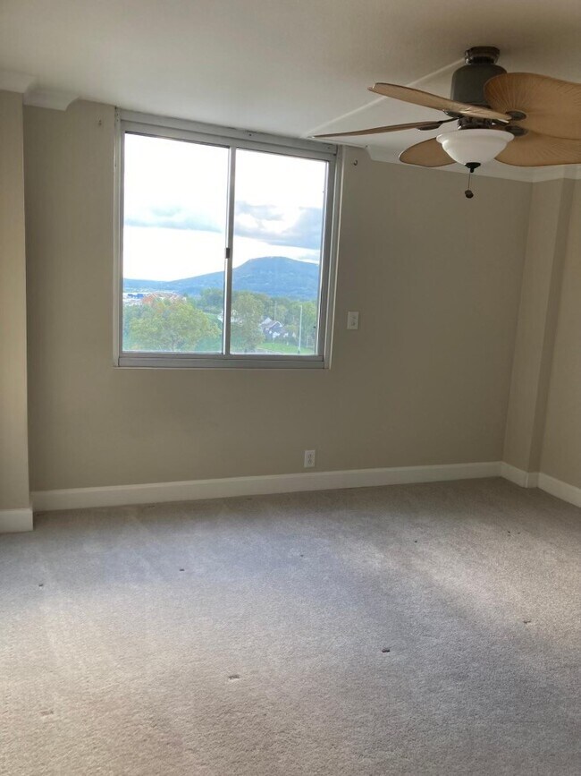 Building Photo - 1131 Stringers Ridge Rd