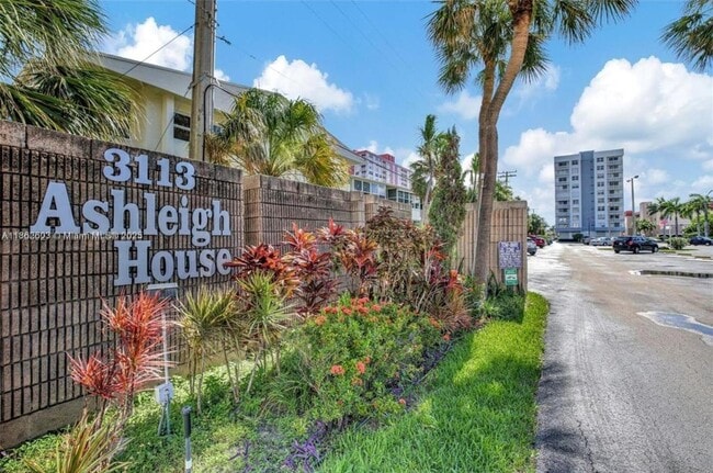Building Photo - 3113 S Ocean Dr