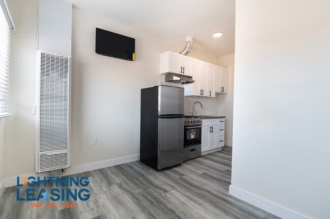 Building Photo - 442 E 27th St