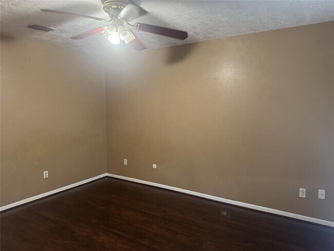 Building Photo - 4908 Faircrest St