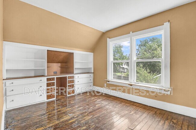 Building Photo - 2416 Lawton Ave