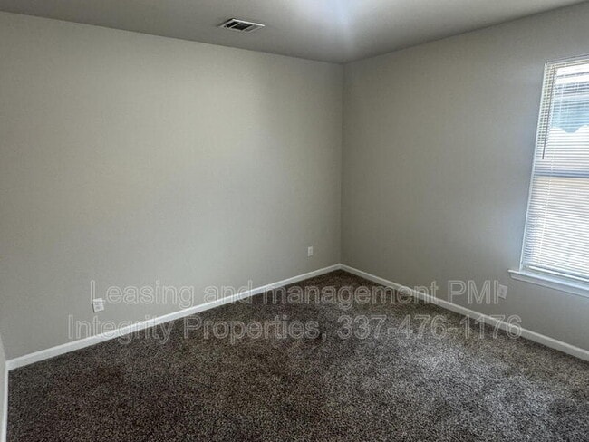 Building Photo - 204 Verger Dr