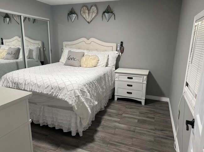 Building Photo - 919 Sam Houston St