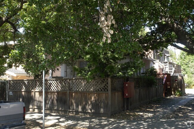 Building Photo - 3431-3433 Wilson Ave
