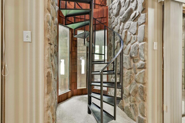Building Photo - 120 Tall Pine Dr